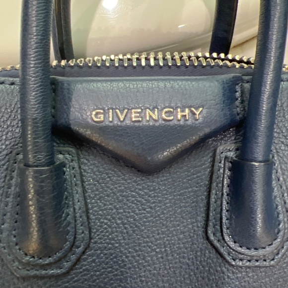 💗 Givenchy Mini Antigona in Navy Sugar Goatskin – Like New👜 - Picture 3 of 10